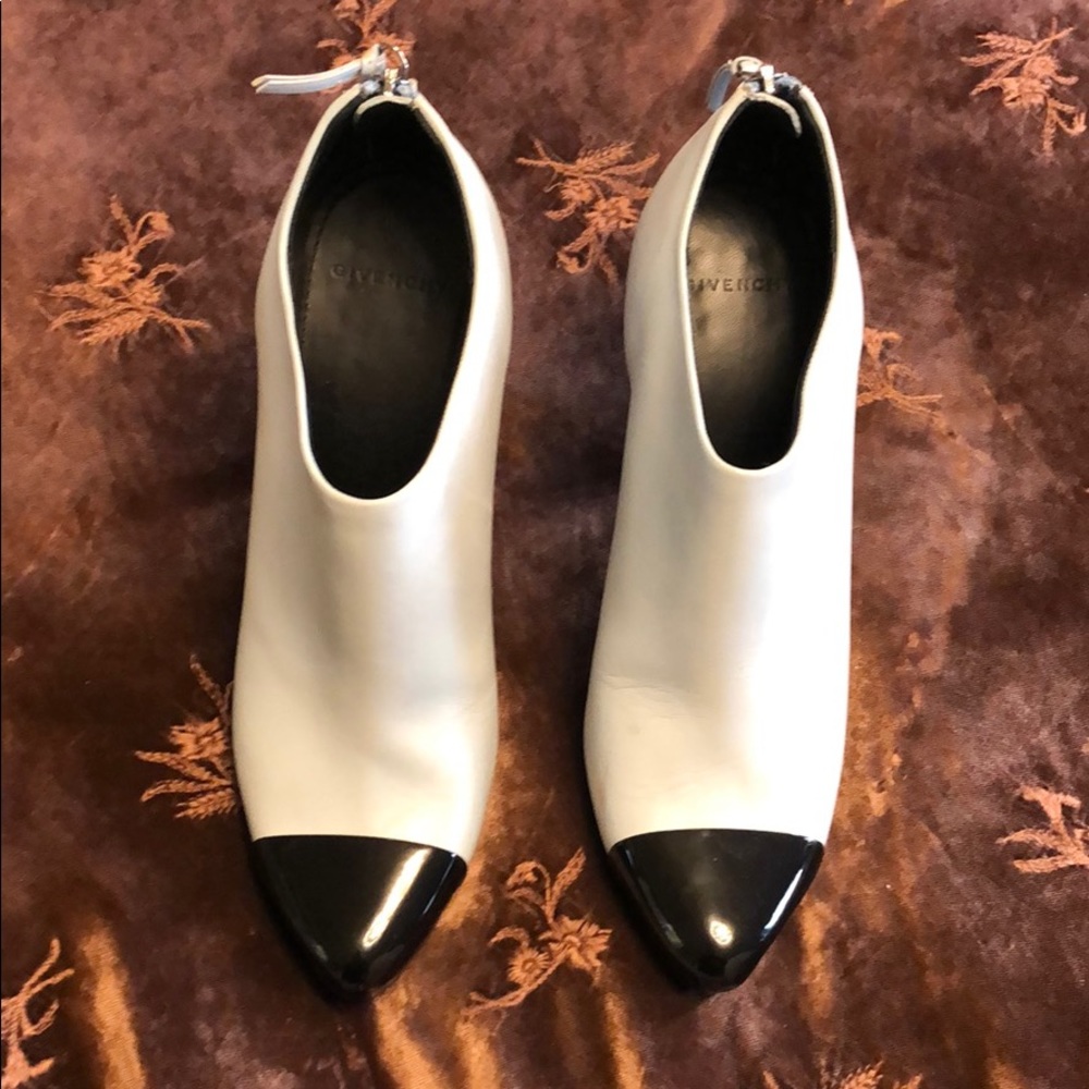 Givenchy Sz 38 1/2 high heel booties- gently worn